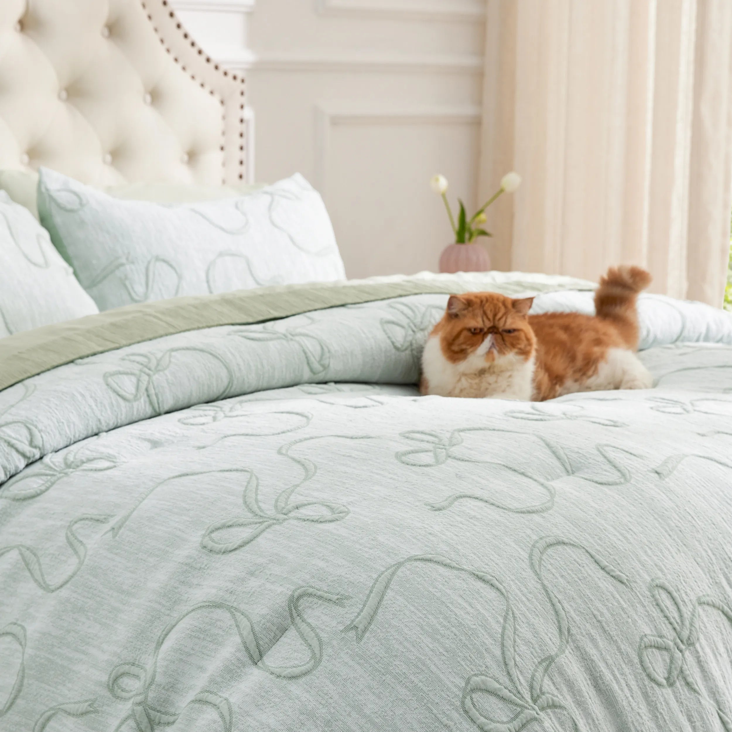 Graceful Bow Jacquard Comforter Set – Image 4