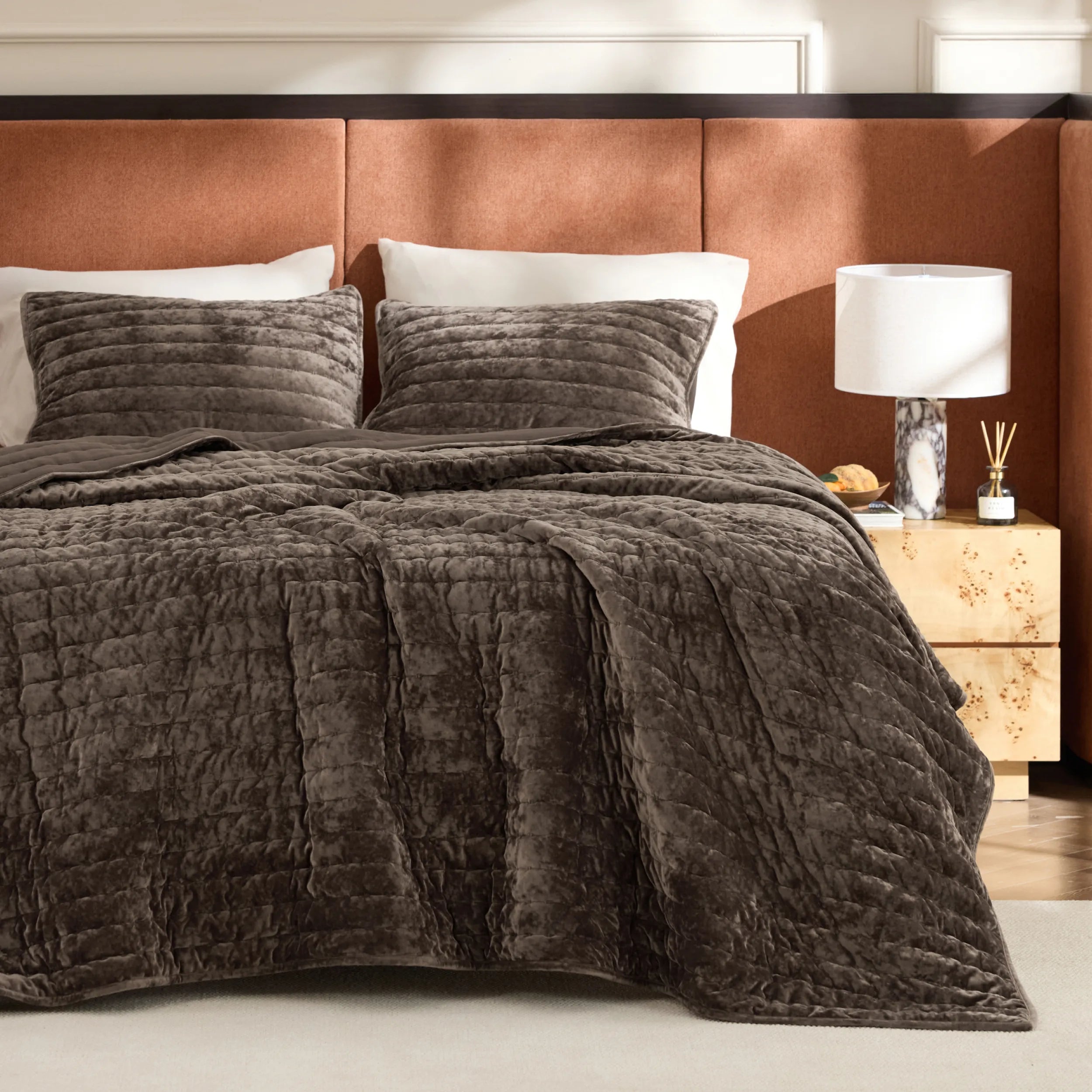 Luxury Velvet Quilt Set – Image 2