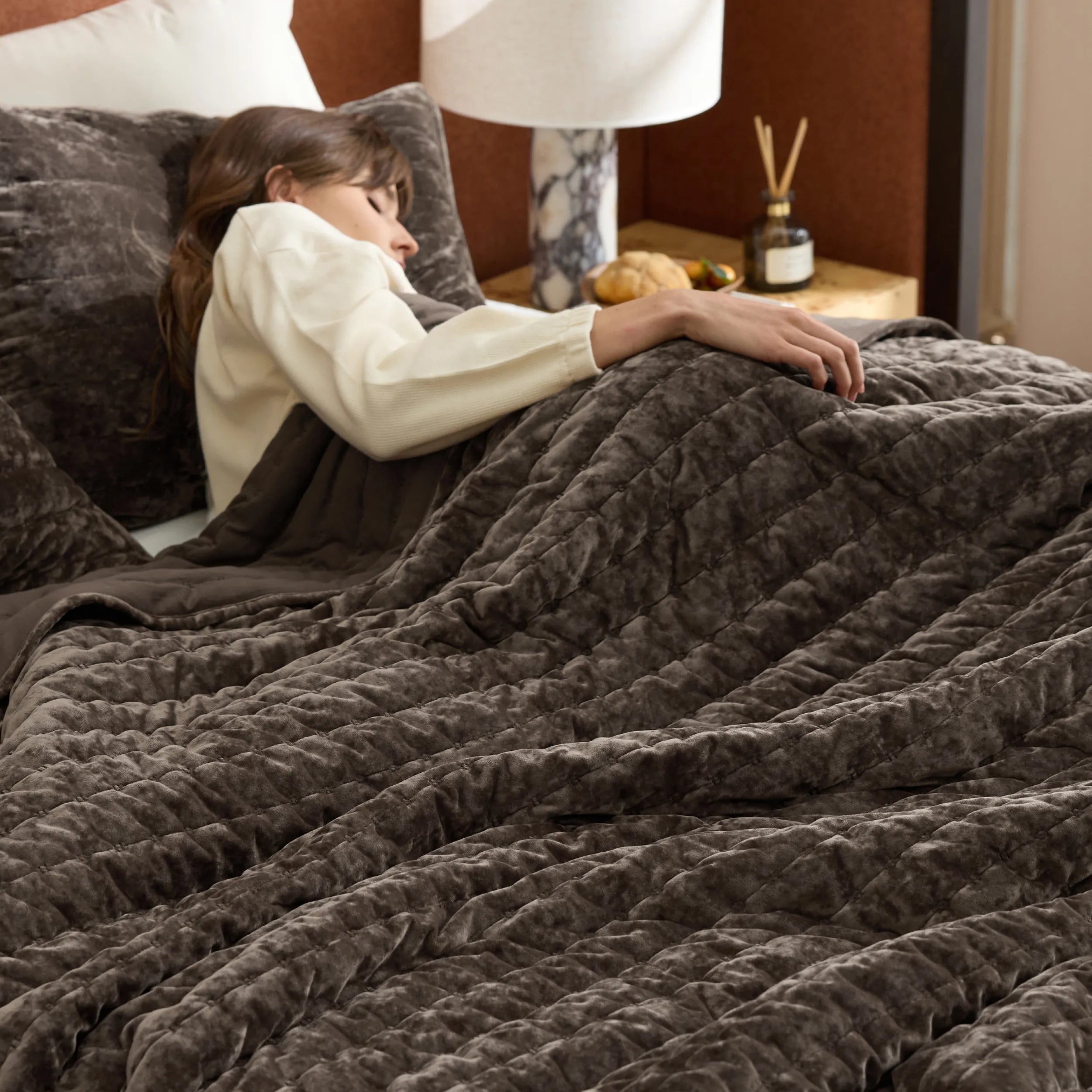 Luxury Velvet Quilt Set – Image 3