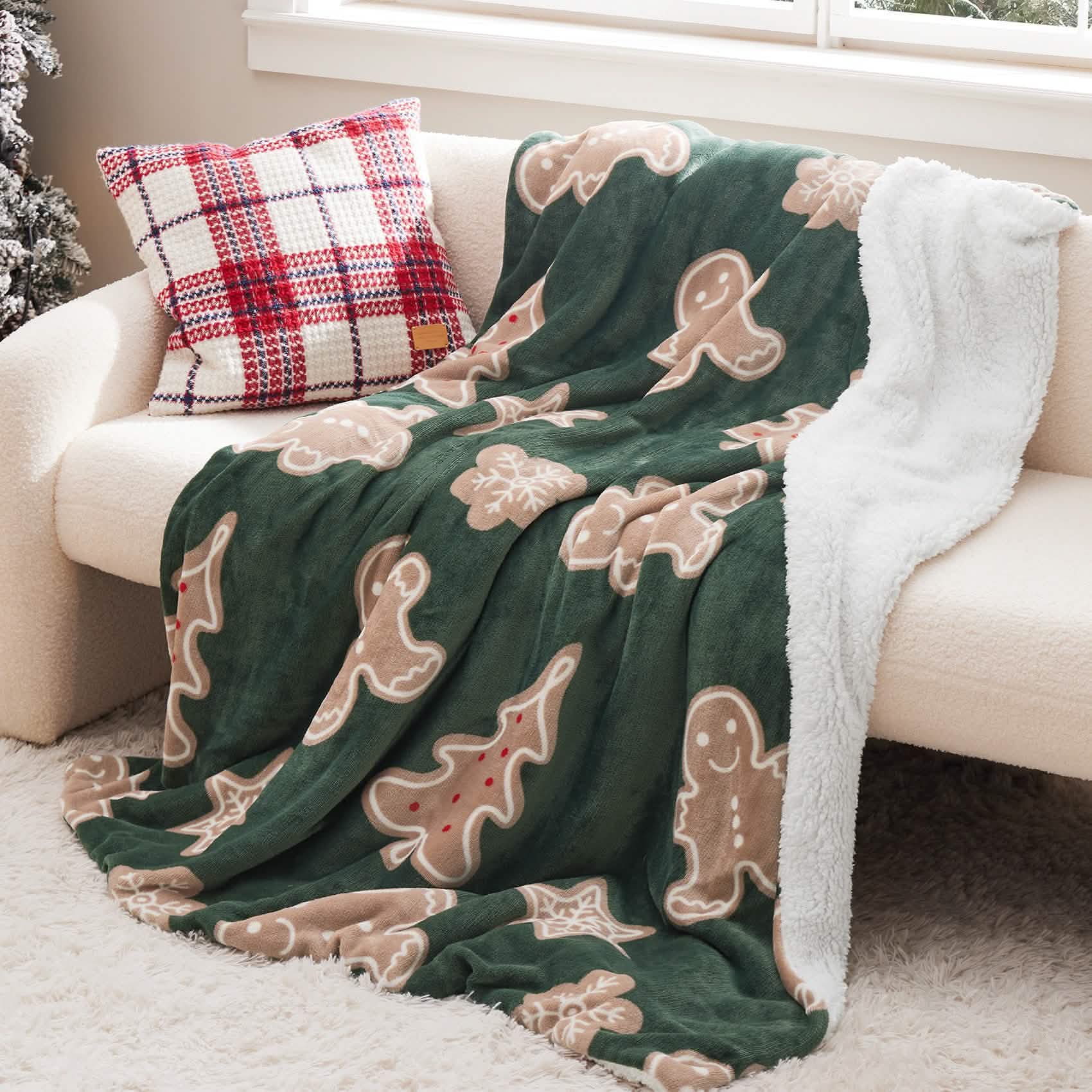 Christmas Gingerbread Green Sherpa Throw Blanket – Image 3