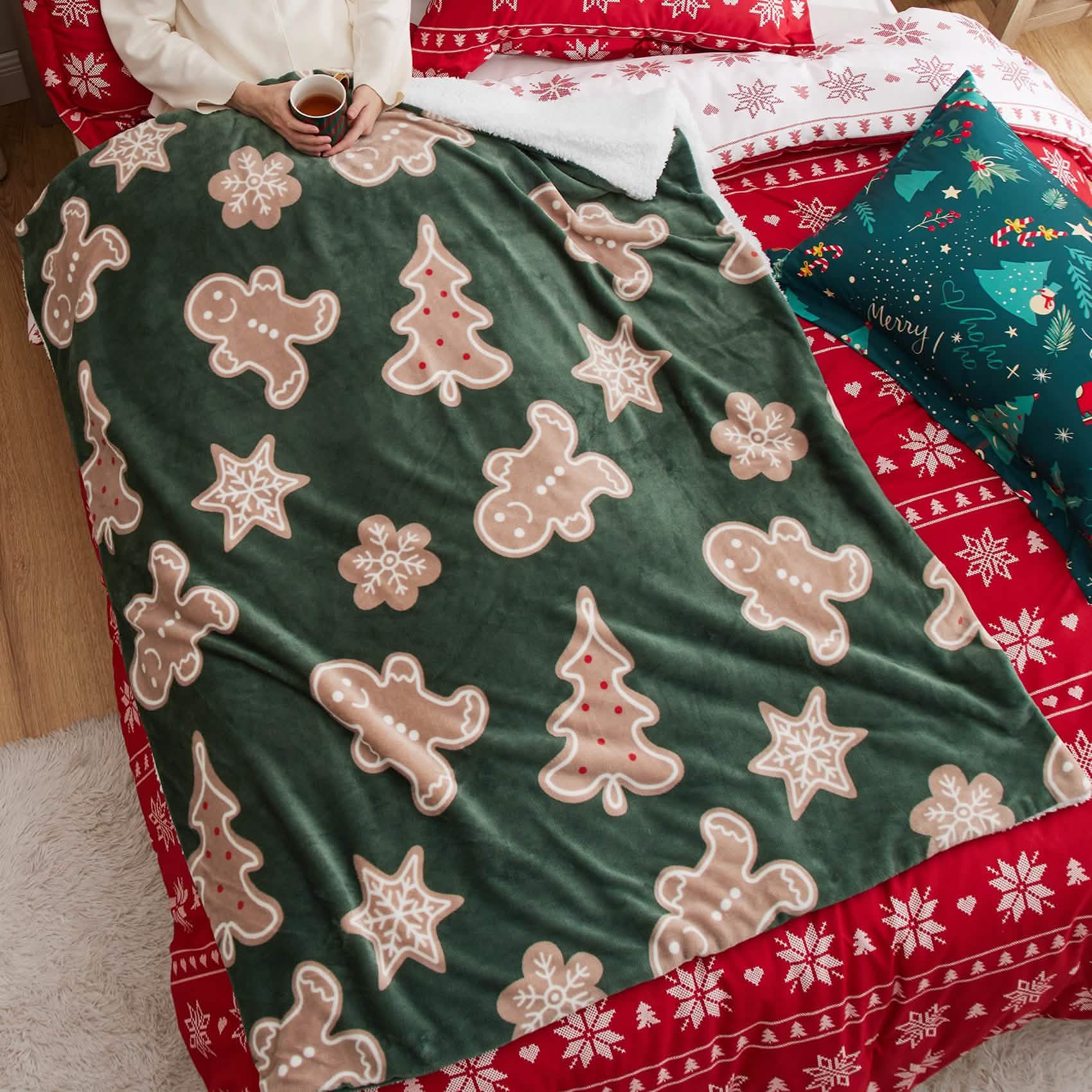 Christmas Gingerbread Green Sherpa Throw Blanket – Image 4