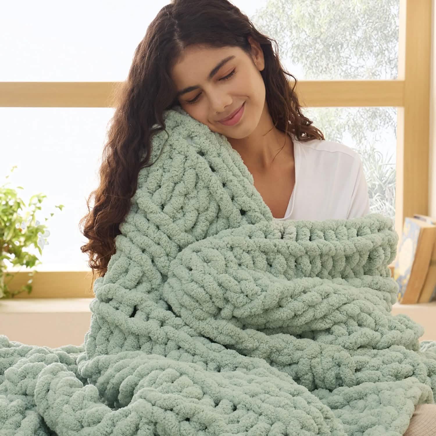 Chunky Knit Chenille Blanket – Image 3