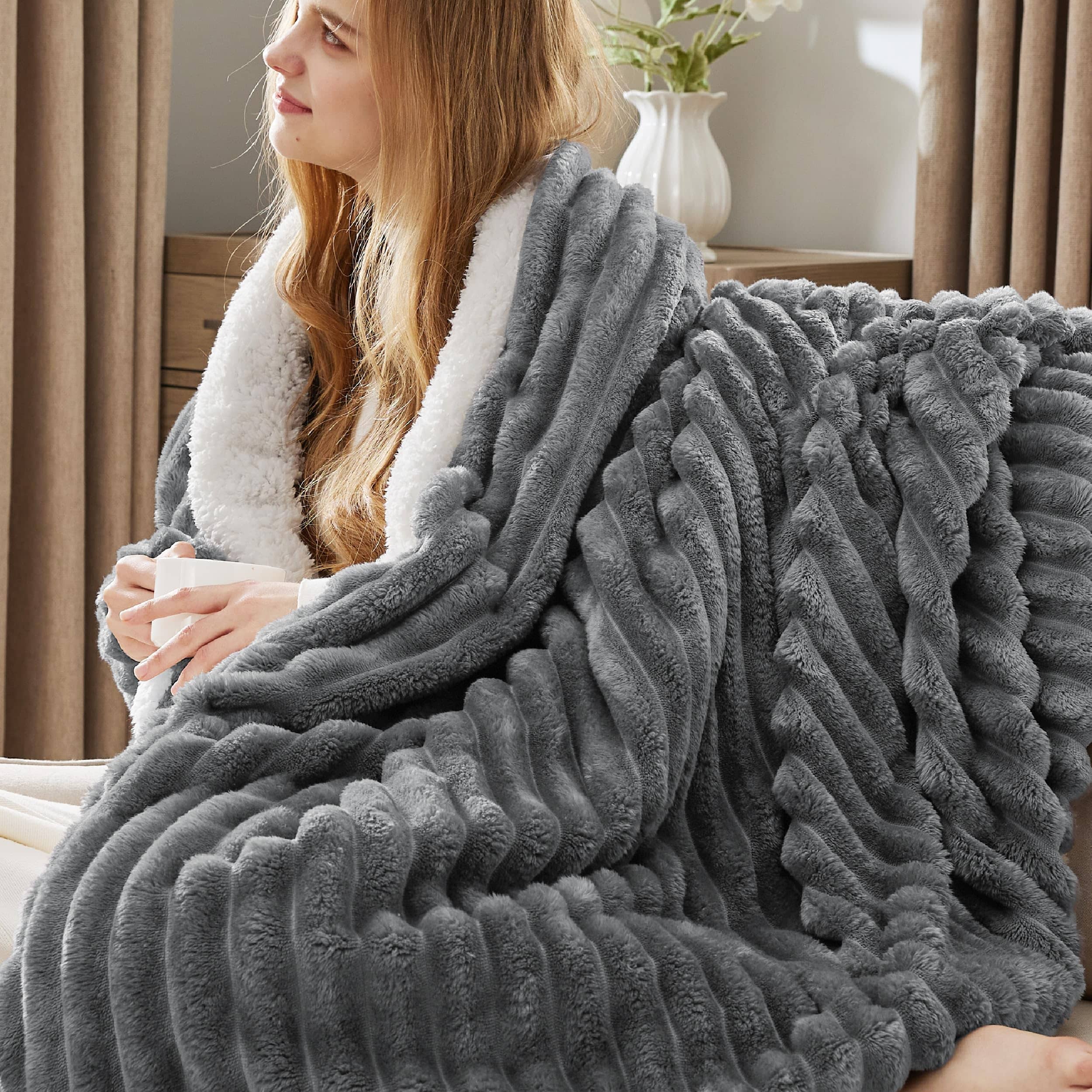 Jacquard Stripes Shaggy Sherpa Blanket – Image 4